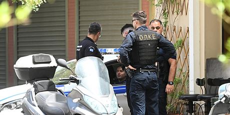 Policija ispred Dinamovog hotela