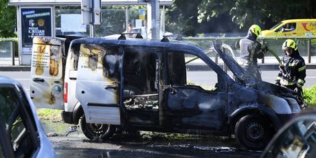 Izgorio automobil u Aveniji grada Vukovara - 2