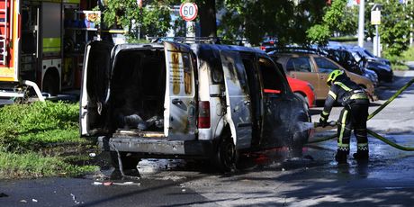 Izgorio automobil u Aveniji grada Vukovara - 5