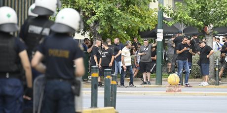 Huligani AEK-a pred sudom