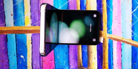 Samsung Galaxy Z Flip 5 - 12