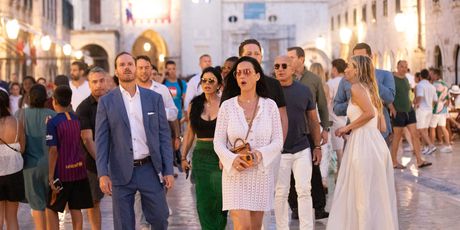 U društvu slavnog milijardera Dubrovnik su posjetili i omiljena pjevačica  te njezin zgodni suprug, njihova pojava bila je pravo iznenađenje!