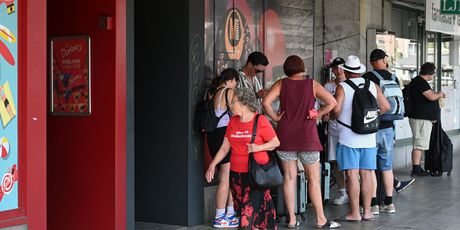 Gužva ispred Autobusnog kolodvora