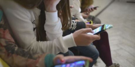 Djeca na mobitelima - 1