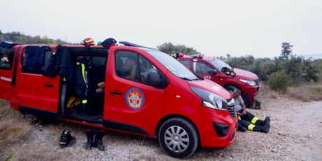 Vatrogasci dočekali jutro na požarištu - 1