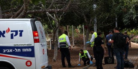 Palestinski napadač ubio dvoje ljudi u napadu nožem u IzraeluPalestinski napadač ubio dvoje ljudi u napadu nožem u Izraelu - 1