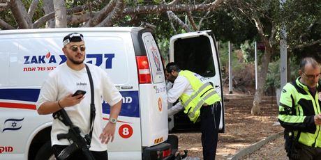 Palestinski napadač ubio dvoje ljudi u napadu nožem u IzraeluPalestinski napadač ubio dvoje ljudi u napadu nožem u Izraelu - 4