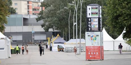 Prizori u blizini stadiona Ernst Happel u Beču