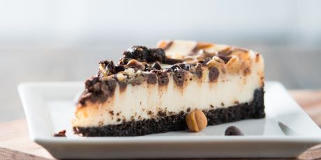 Cheesecake s karamelom i čokoladom