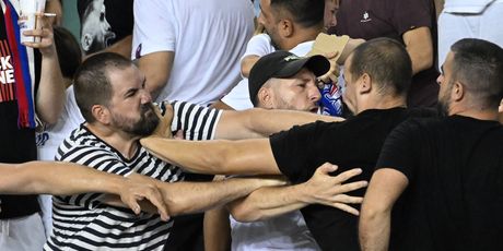 Navijači Hajduka se međusobno tukli
