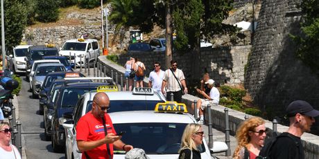 Prosvjed taksi i Uber vozača u Dubrovniku