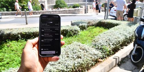 Prosvjed taksi i Uber vozača u Dubrovniku