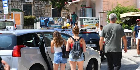 Prosvjed taksi i Uber vozača u Dubrovniku