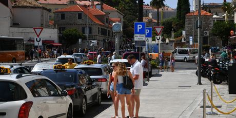 Prosvjed taksi i Uber vozača u Dubrovniku