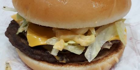 Big Mac za siromašne = dupli cheeseburger + bez ketchupa + ekstra salata