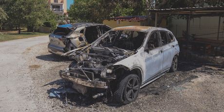 Izgorjeli automobil i motocikl načelnika policije - 2