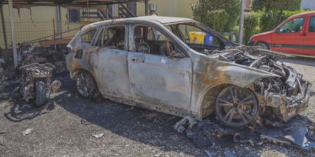 Izgorjeli automobil i motocikl načelnika policije - 3