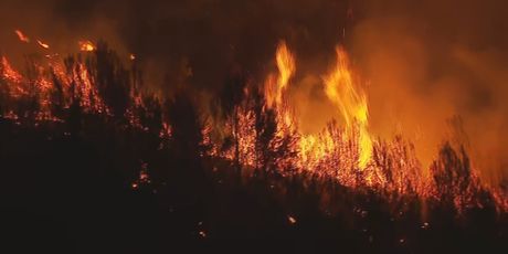 Vjetar ponovno rasplamsao požar - 1