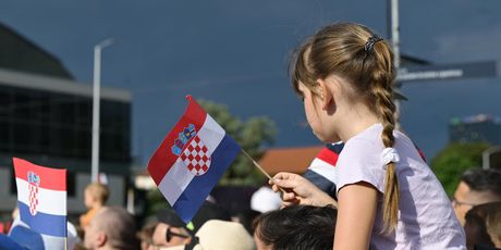 Djeca na mimohodu - 7