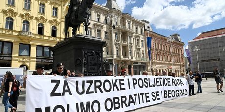Antiratna akcija u centru Zagreba - 1