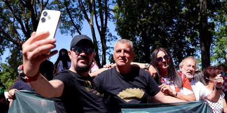 Miro Bulj s obožavateljima - 3