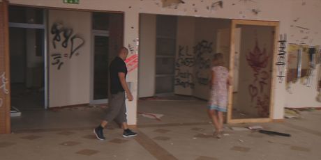 Napušteni hotel na odmorištu Marune - 3