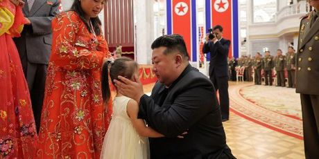 Kim Jong Un odlikovao vojnike - 4