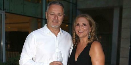 Thompson sa suprugom - 2