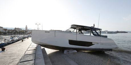 Gliser se zabio u obalu - 8