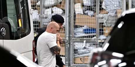 Privođenje osumnjičenih za trgovinu drogom - 17