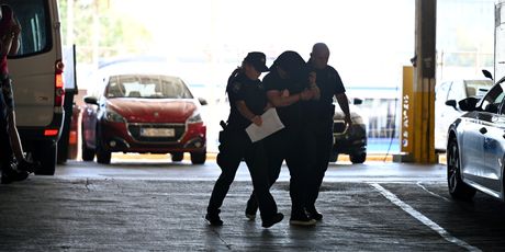 Privođenje osumnjičenih za trgovinu drogom - 20