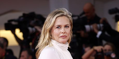 Alicia Silverstone - 4