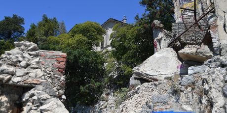 Urušeni balkon na Pećinama - 3
