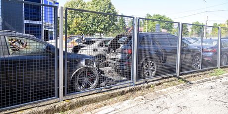 Požar u autosalonu - 2