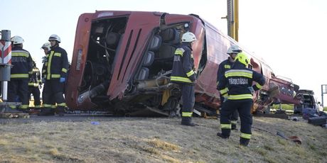Autobus sletio s autoceste u Mađarskoj - 4