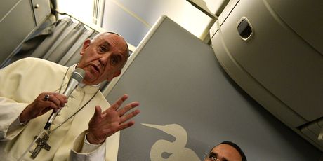 Papa u zrakoplovu (Foto: AFP)