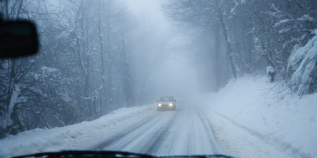 Cesta prekrivena snijegom (Foto: Guliver/Thinkstock)