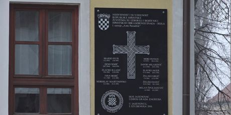 HOS-ova ploča u Jasenovcu (Foto: Dnevnik.hr) - 1