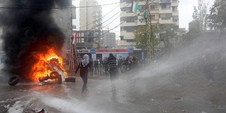 Sukobi prosvjednika i policije u Libanonu (Foto: AFP)
