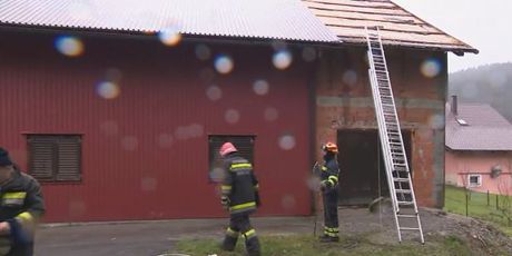 Nevrijeme uništilo krovove vatrogasnog doma (Foto: Dnevnik.hr)