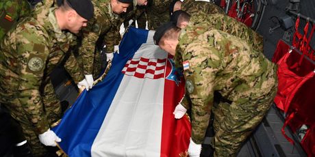 Tijelo preminulog vojnika prevezeno iz Litve u RH (Foto: MORH)