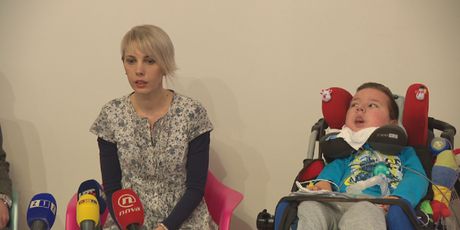 Ana Alapić iz Udruge Kolibrići sa sinom (Foto: Vijesti u 14h)