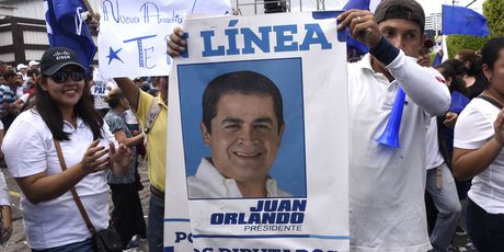 Pobjednik izbora u Hondursu Juan Orlando Hernandez (Foto: AFP)