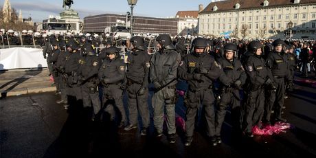 Prosvjedi protiv nove austrijske Vlade (Foto: AFP)