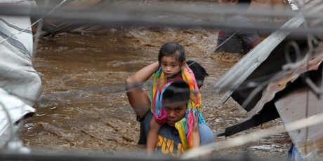 Žrtve tropske oluje na Filipinima (Foto: AFP)