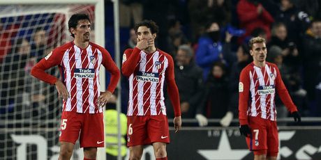 Stefan Savić, Šime Vrsaljko i Antoine Griezmann (Foto: AFP)