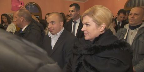 Kolinda Grabar Kitarović na misi u Karlovcu (Foto: Dnevnik.hr) - 3