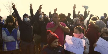 Okupljanje migranata uz hrvatsku granicu (Foto: Dnevnik.hr) - 5