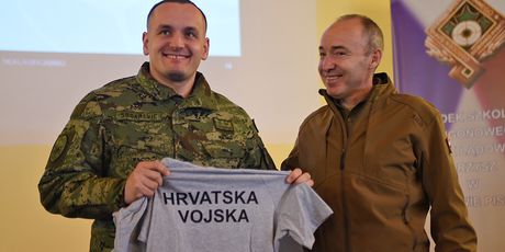 Ministar Krstičević u obilasku hrvatskih vojnika u Poljskoj (Foto: MORH) - 1