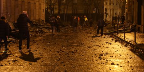 Više od 200 ljudi uhićeno tijekom prosvjeda u Parizu (Foto: AFP) - 1